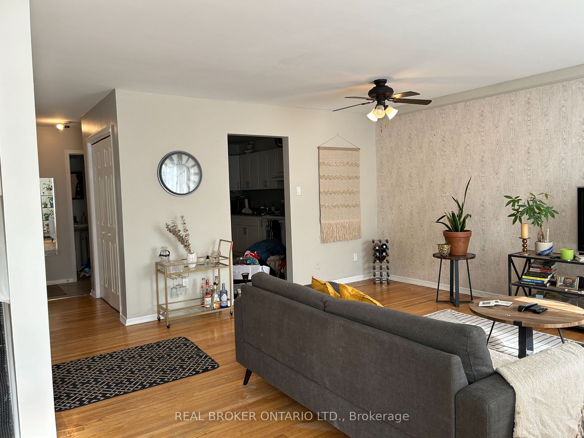 2844 Danforth Ave Property Photo 14