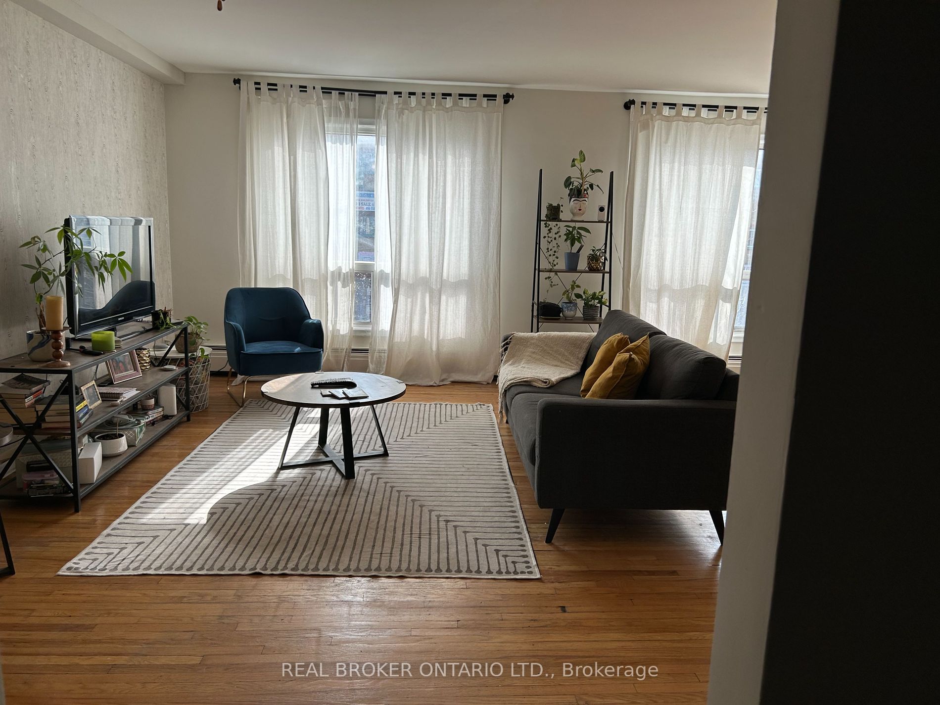 2844 Danforth Ave Property Photo 15