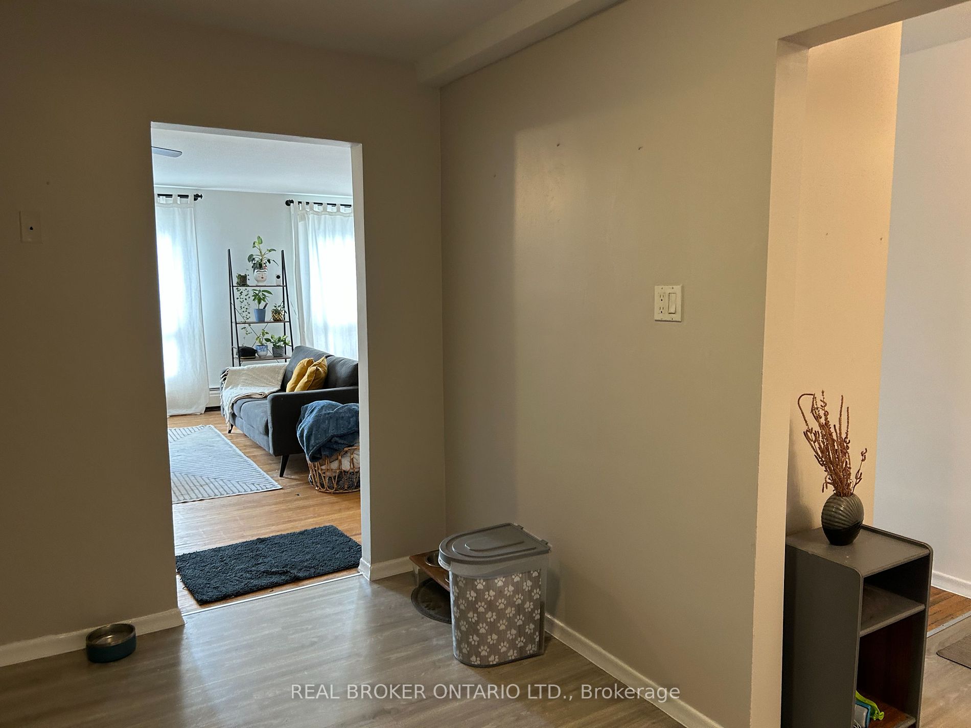 2844 Danforth Ave Property Photo 17