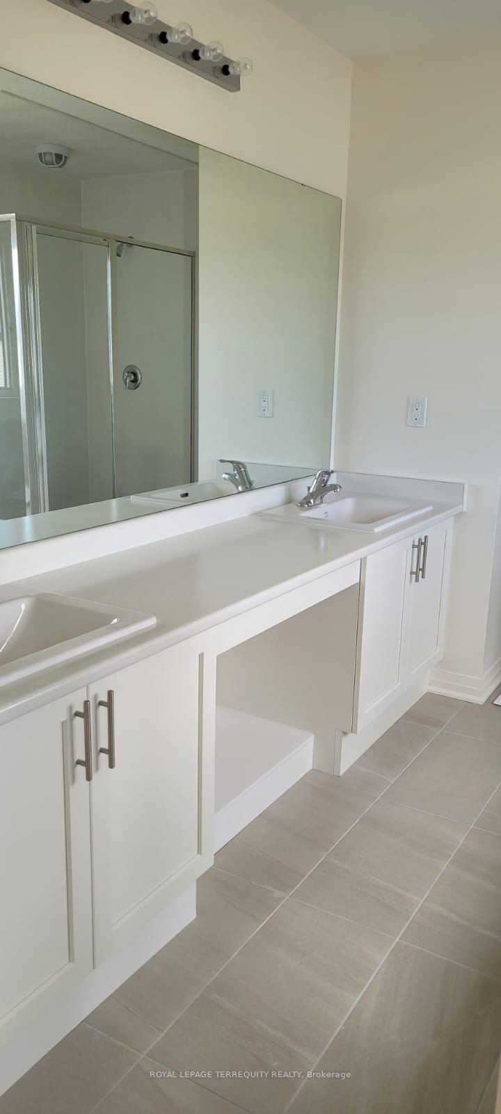 27 Clipper Lane Property Photo 2