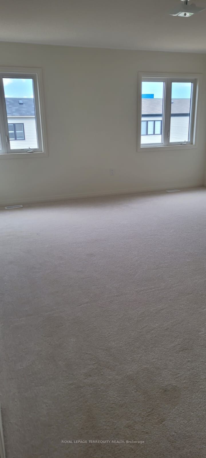 27 Clipper Lane Property Photo 4