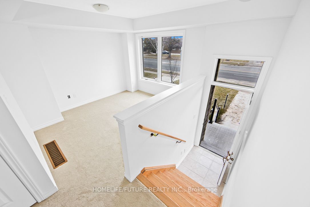 450 Okanagan Path Property Photo 3