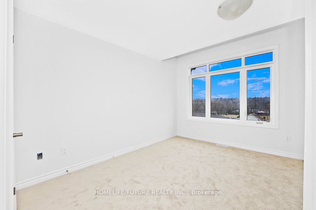 450 Okanagan Path Property Photo 16