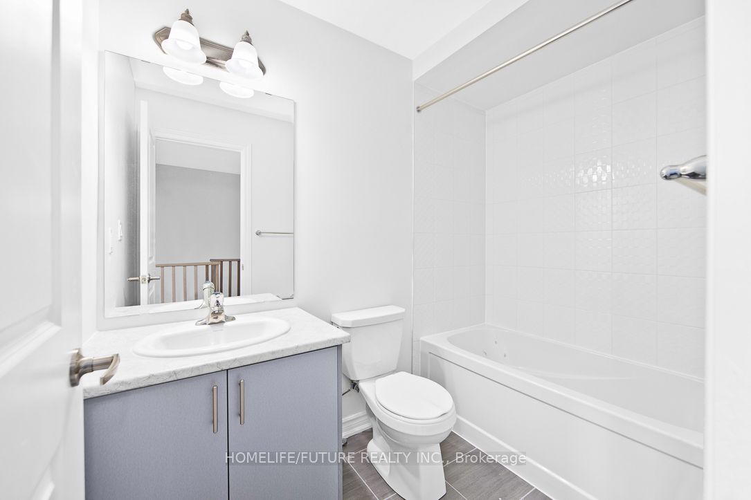 450 Okanagan Path Property Photo 23