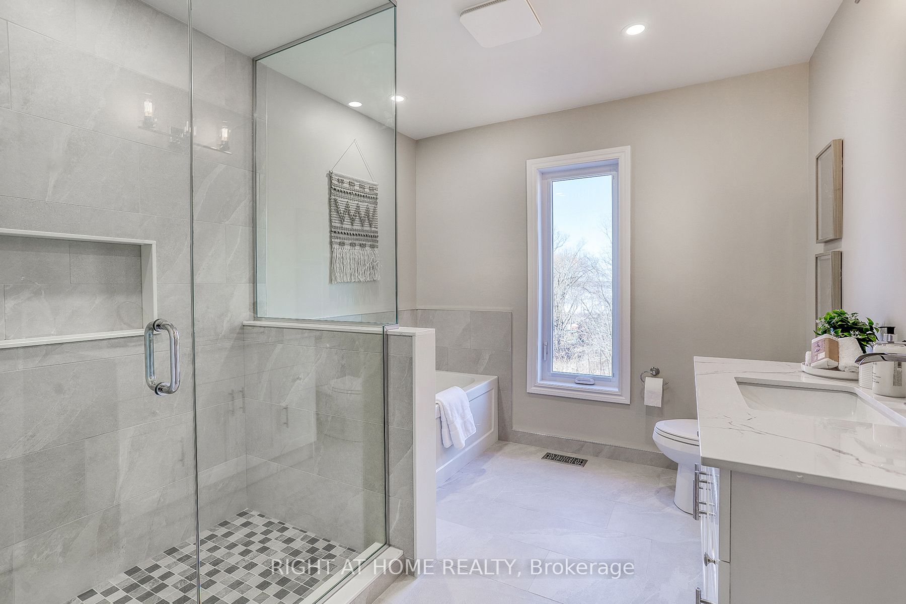320 Fralicks Beach Rd Property Photo 12