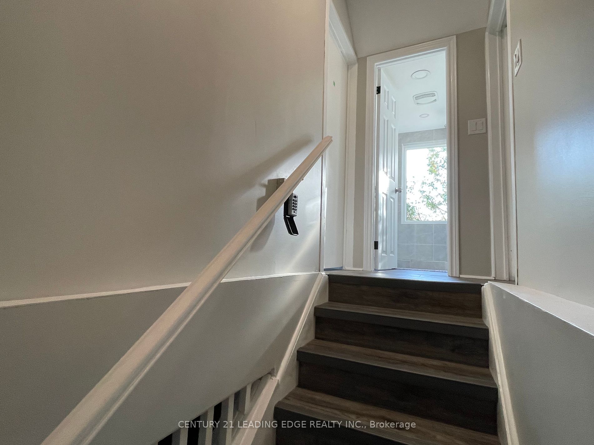 1098 Ritson Rd N Property Photo 13