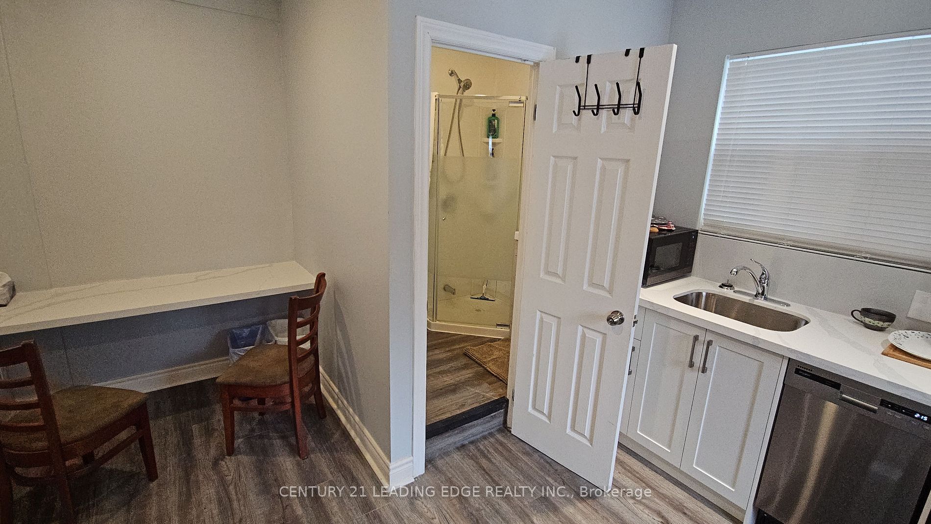 1098 Ritson Rd N Property Photo 5