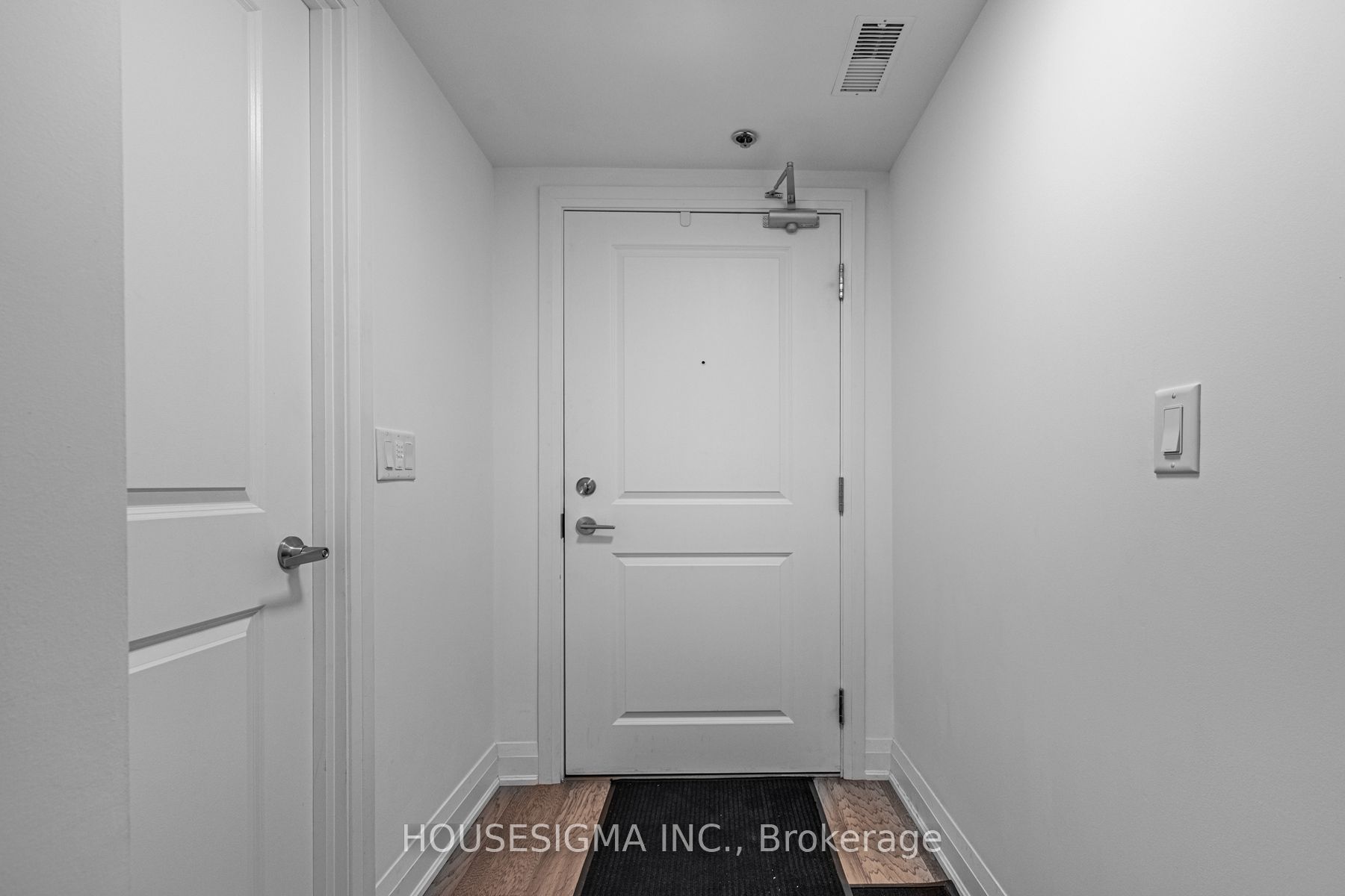 27 Somers Ave 302 Property Photo 4