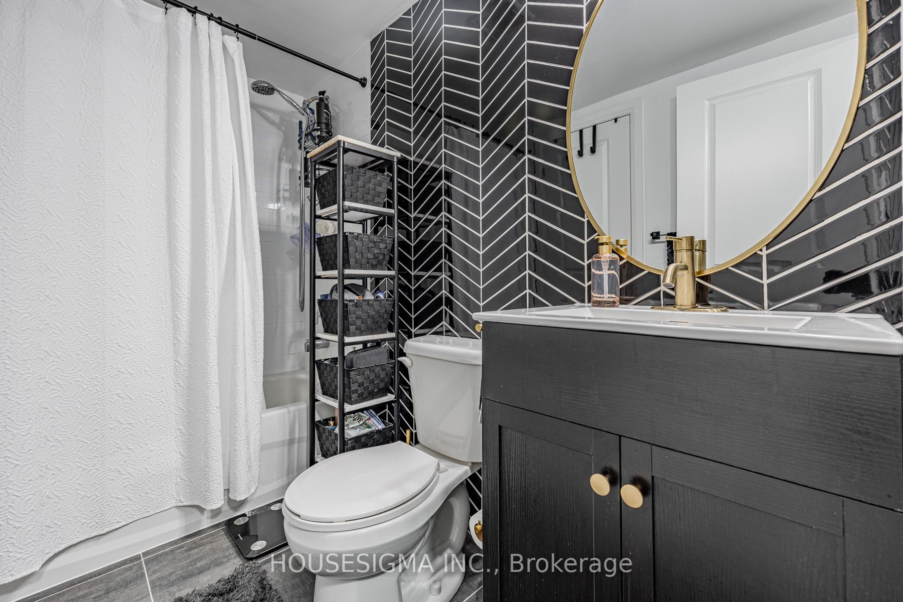 27 Somers Ave 302 Property Photo 6