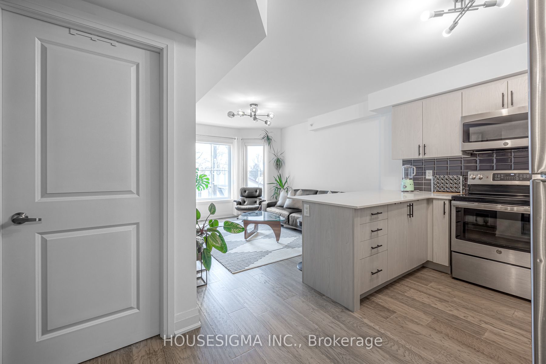 27 Somers Ave 302 Property Photo 9