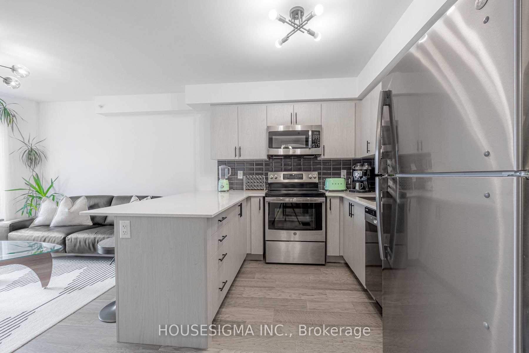 27 Somers Ave 302 Property Photo 11