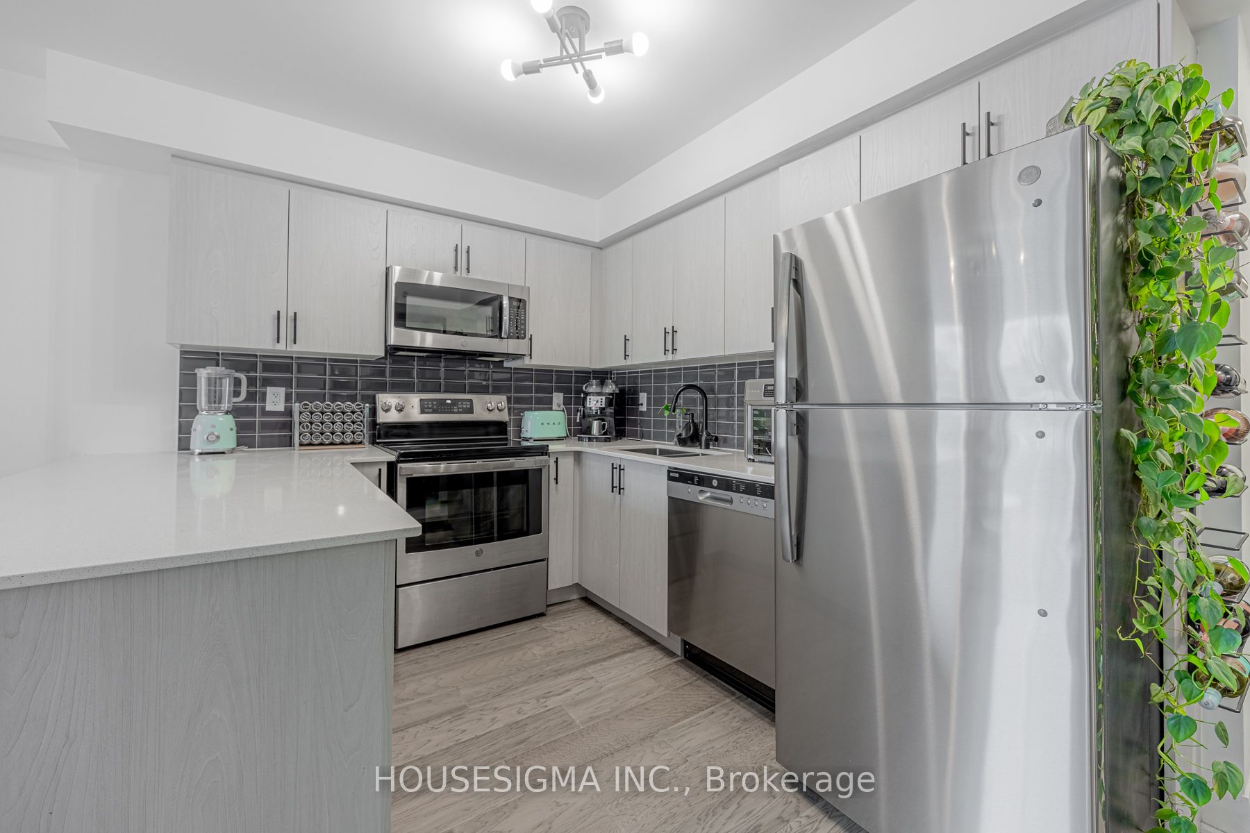 27 Somers Ave 302 Property Photo 12