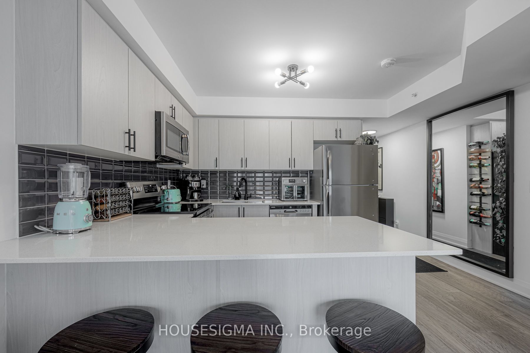 27 Somers Ave 302 Property Photo 14