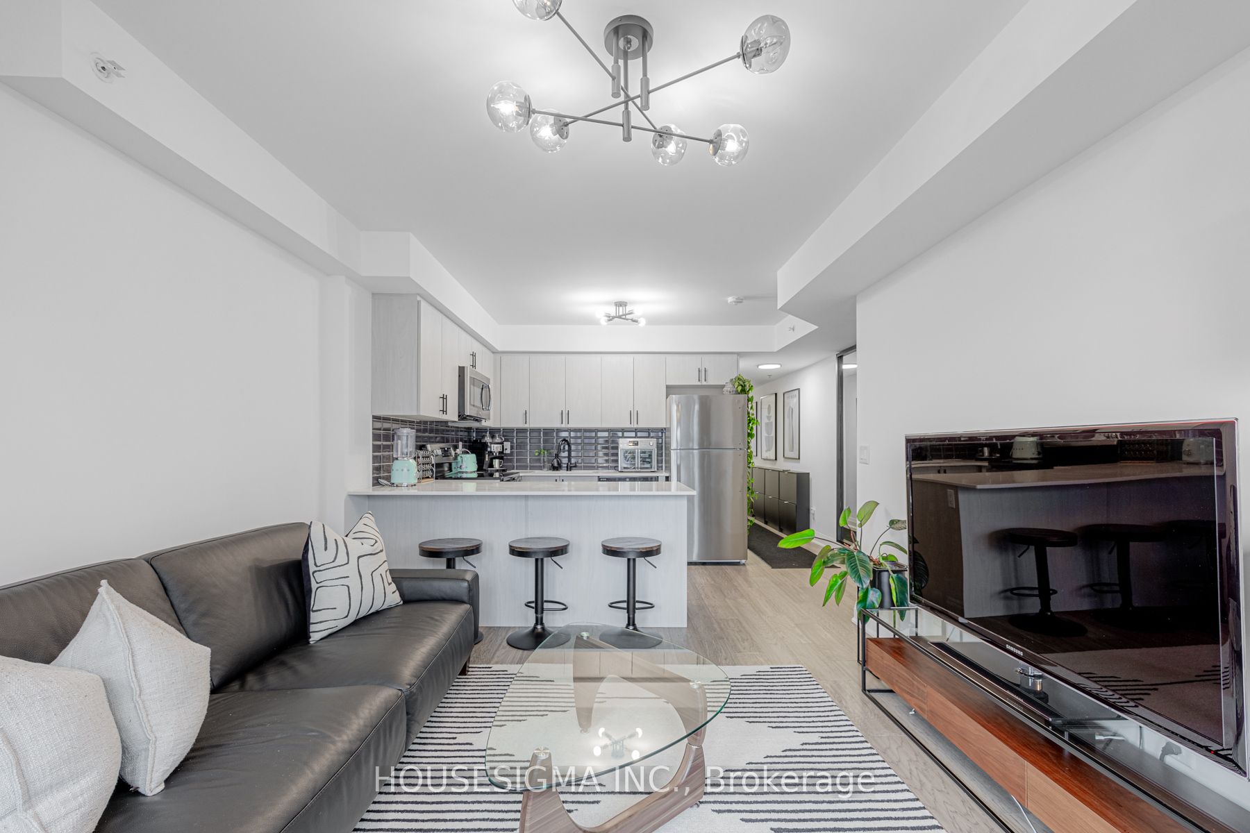 27 Somers Ave 302 Property Photo 16