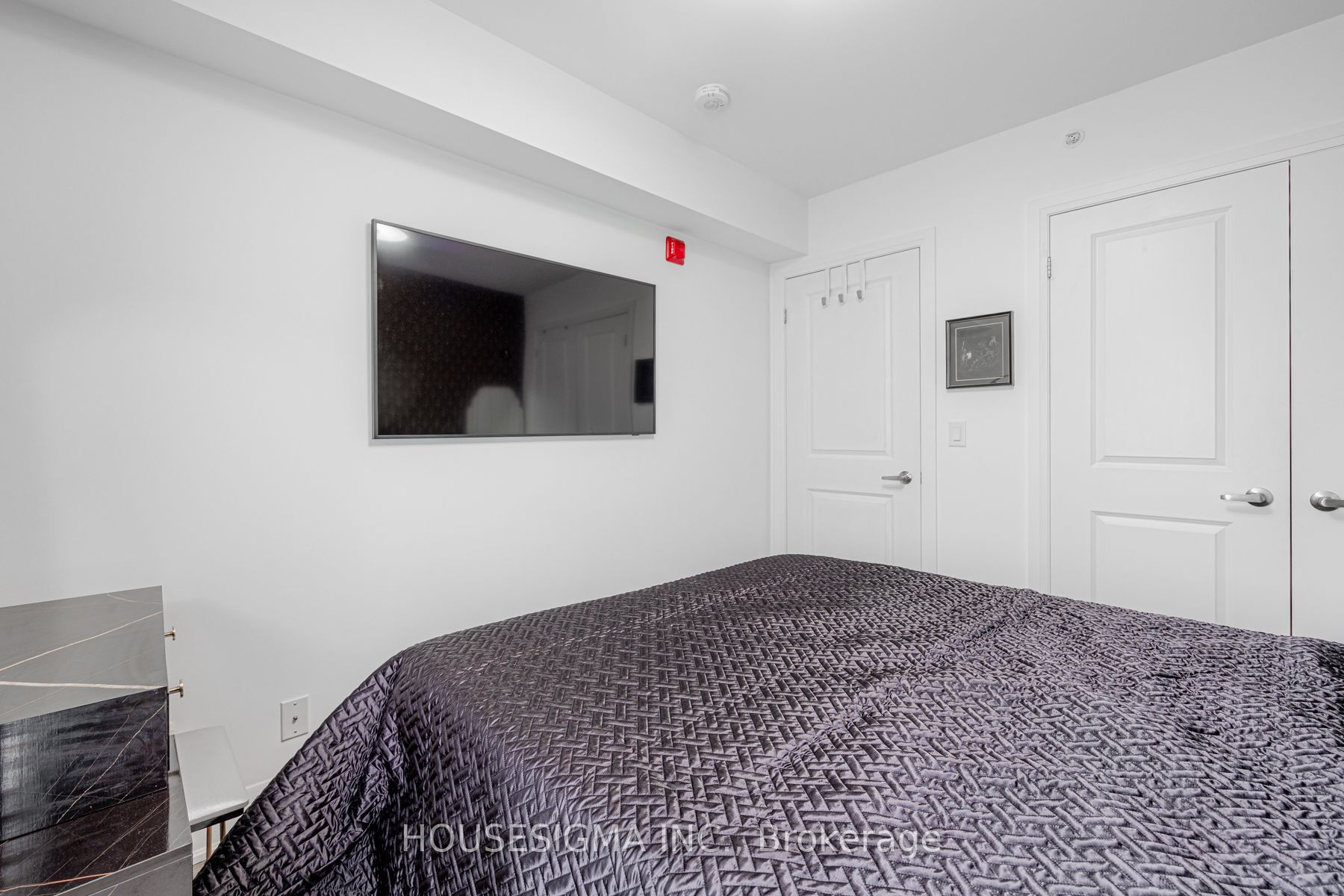 27 Somers Ave 302 Property Photo 19