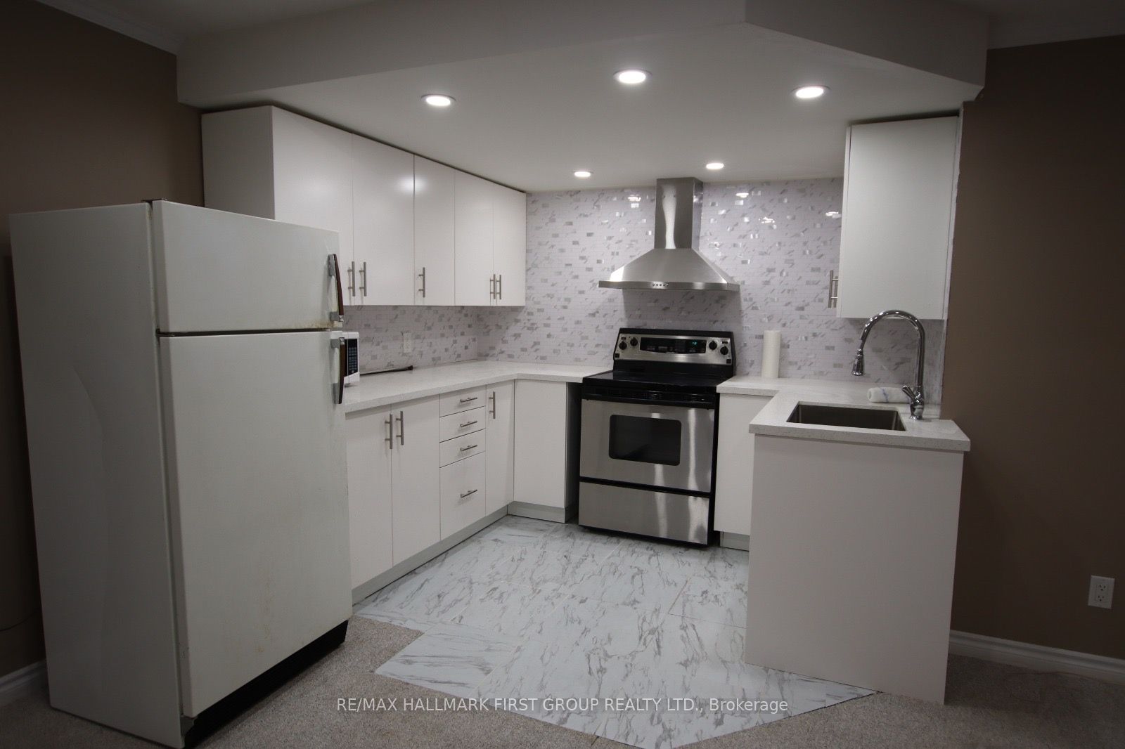 20 Leah Cres Property Photo 2