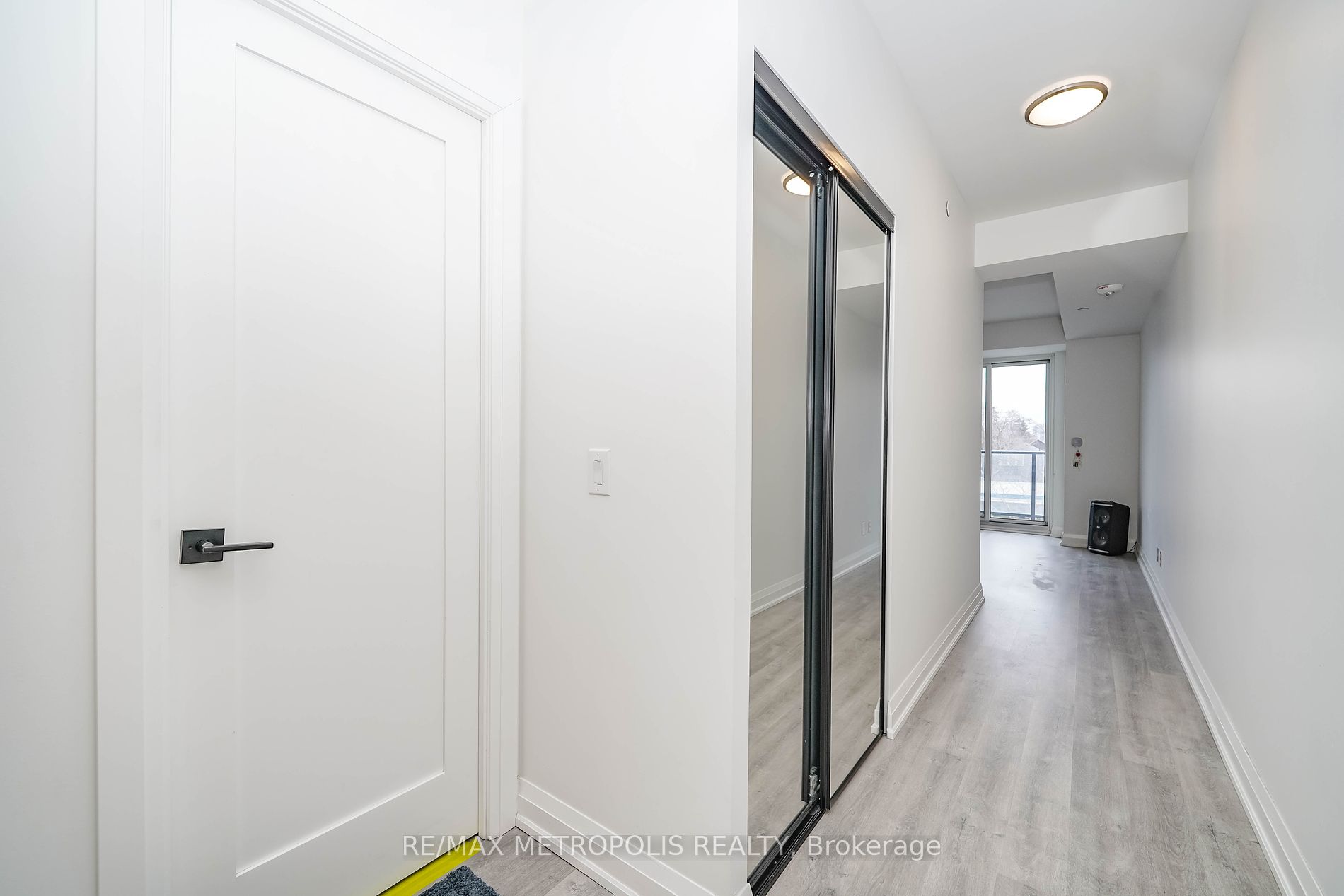2369 Danforth Ave 6 Property Photo 11