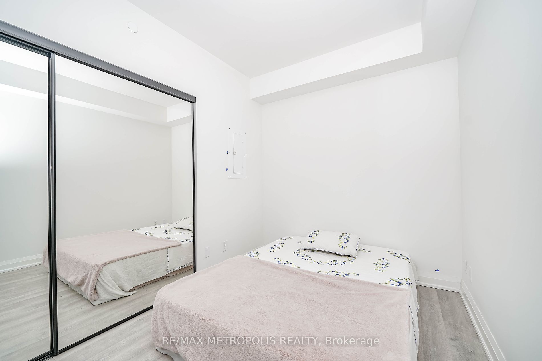 2369 Danforth Ave 6 Property Photo 13