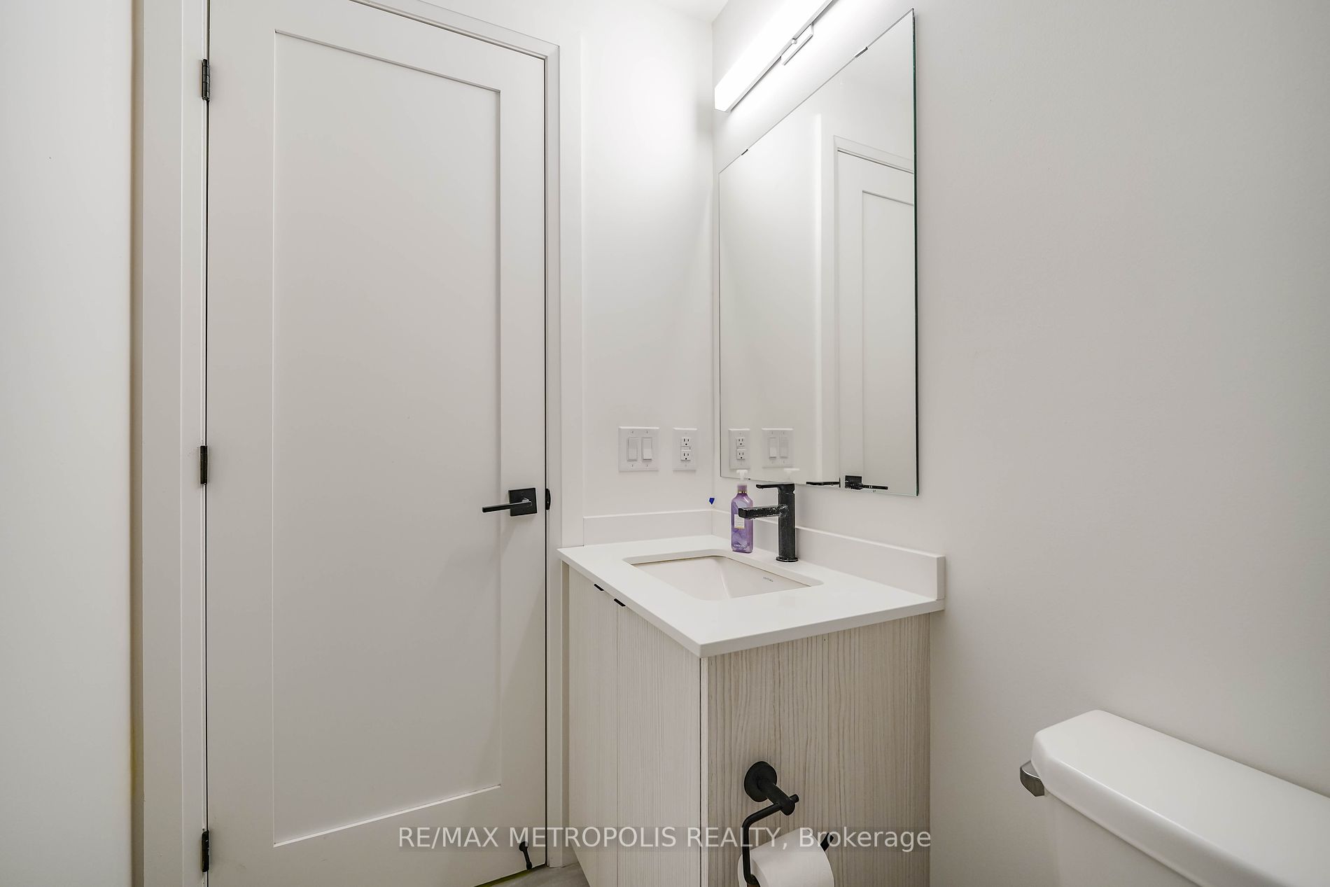 2369 Danforth Ave 6 Property Photo 15