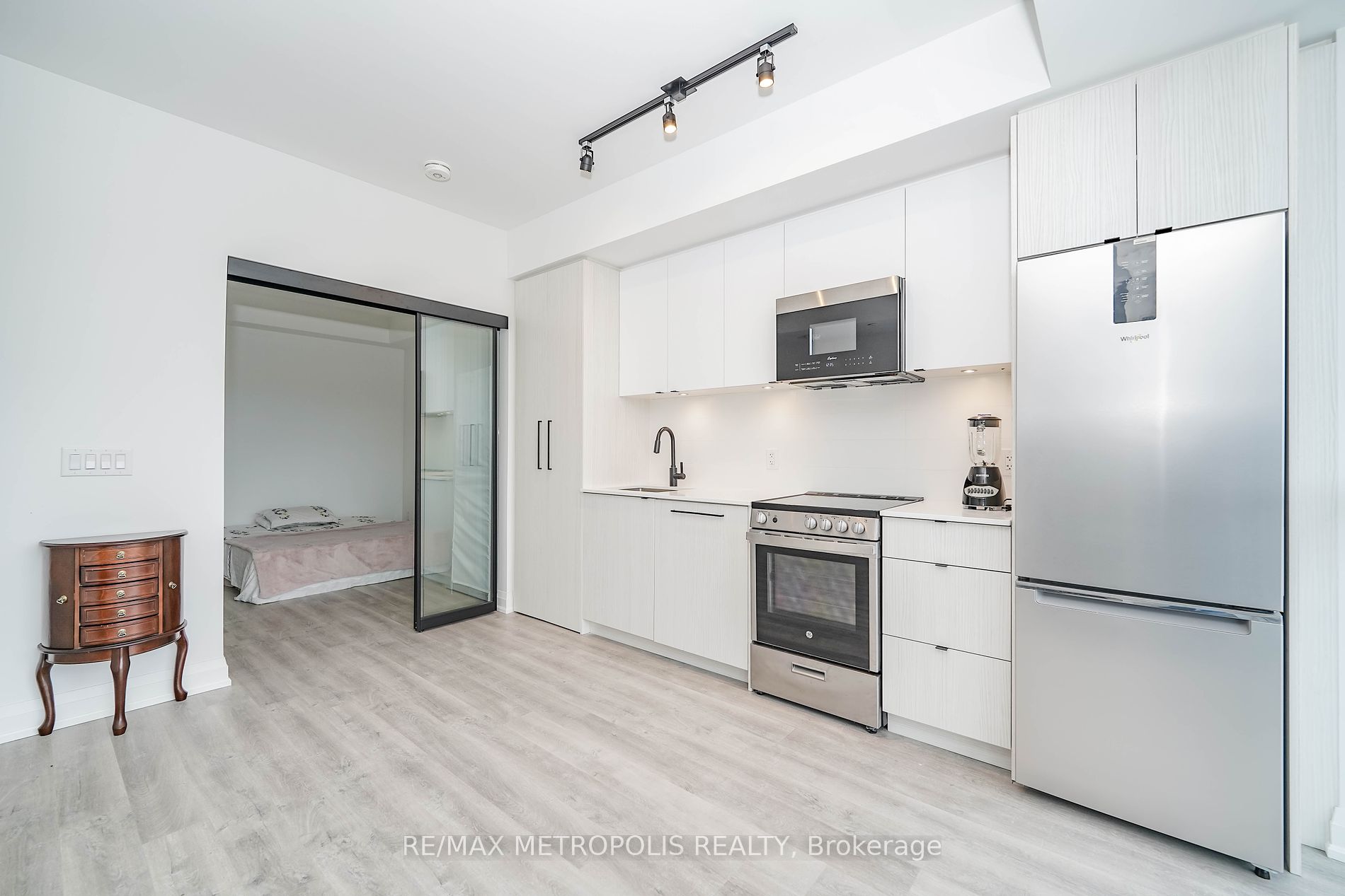 2369 Danforth Ave 6 Property Photo 16