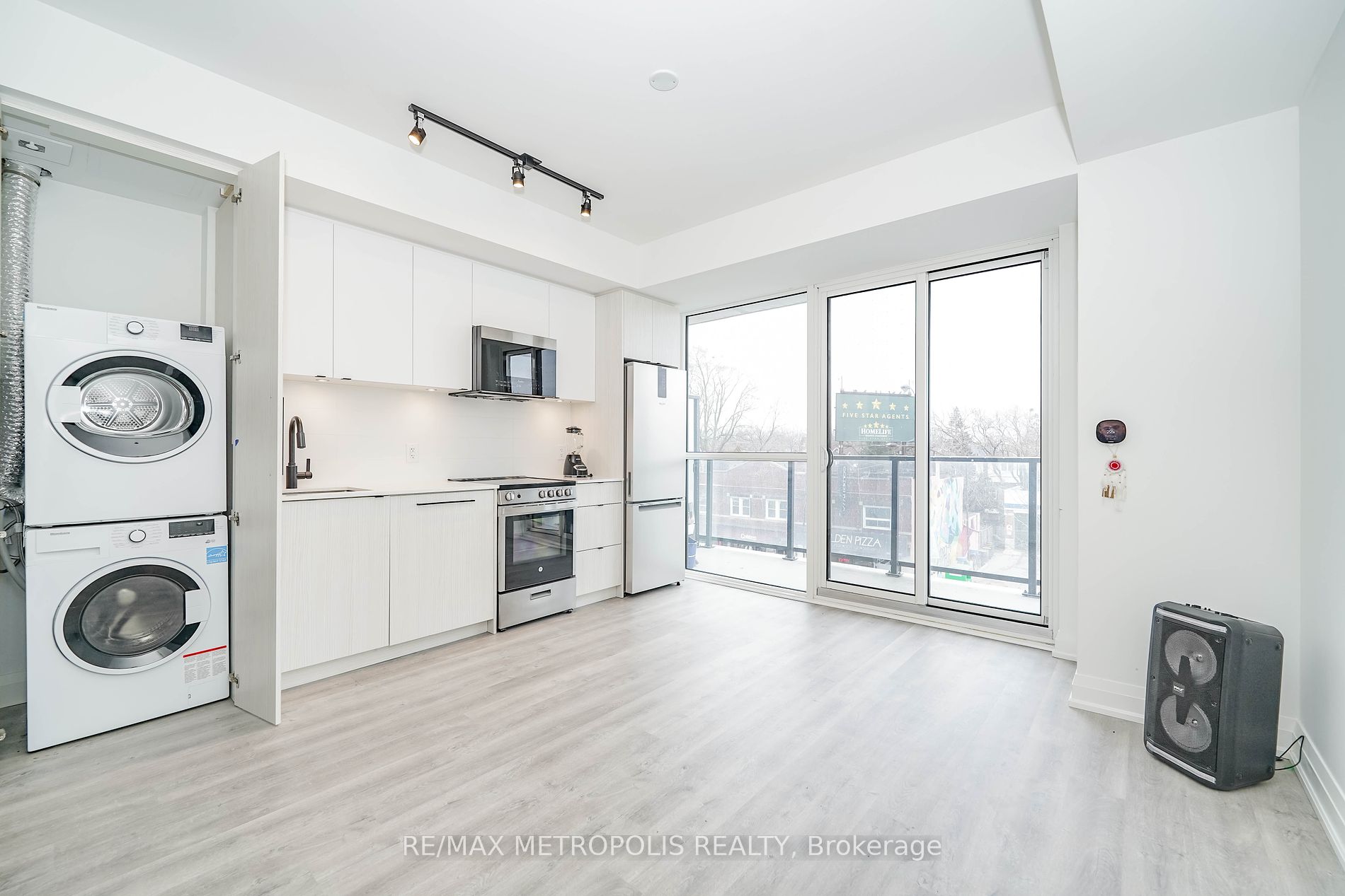 2369 Danforth Ave 6 Property Photo 19