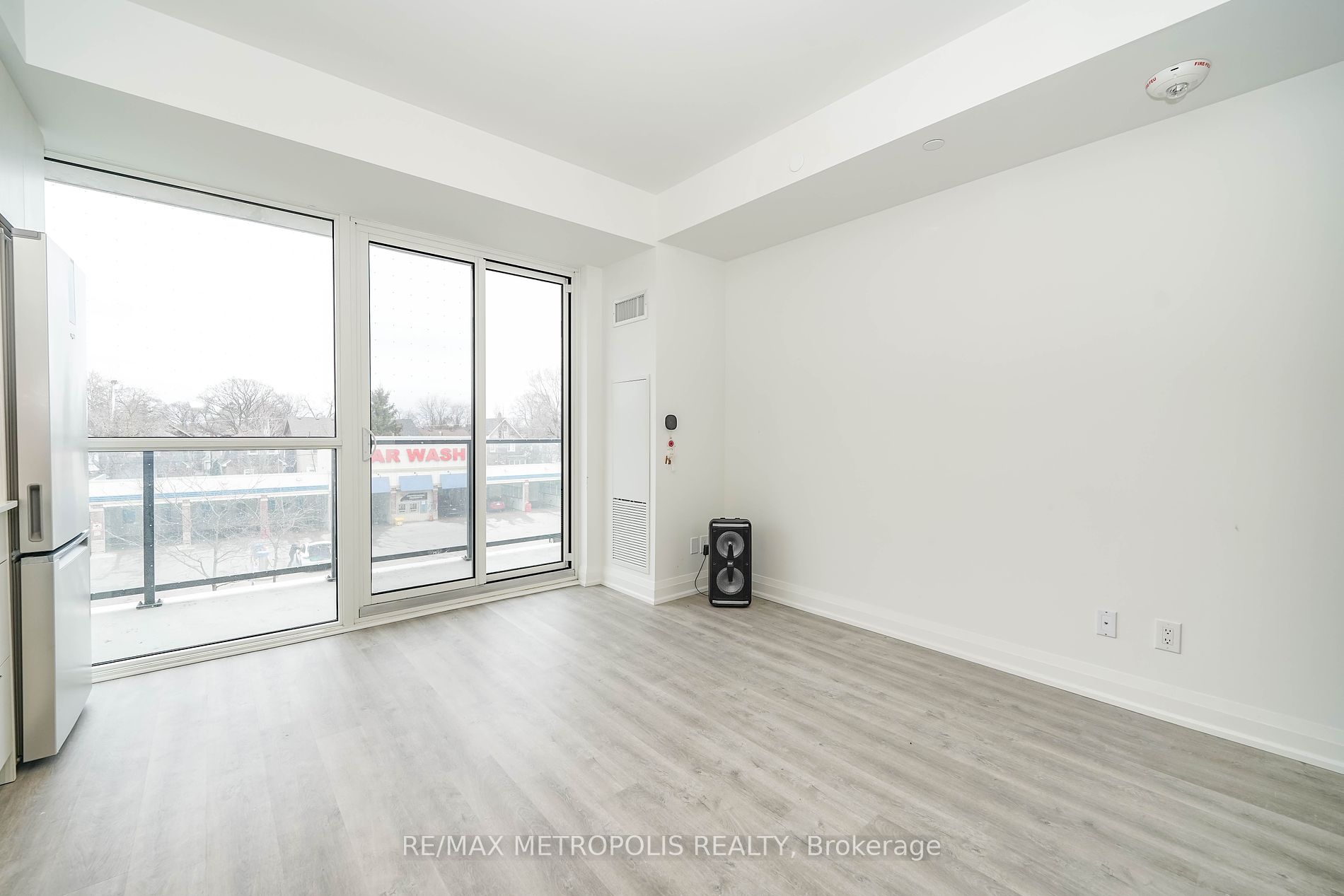 2369 Danforth Ave 6 Property Photo 24