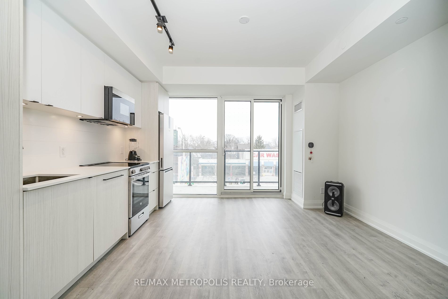 2369 Danforth Ave 6 Property Photo 25