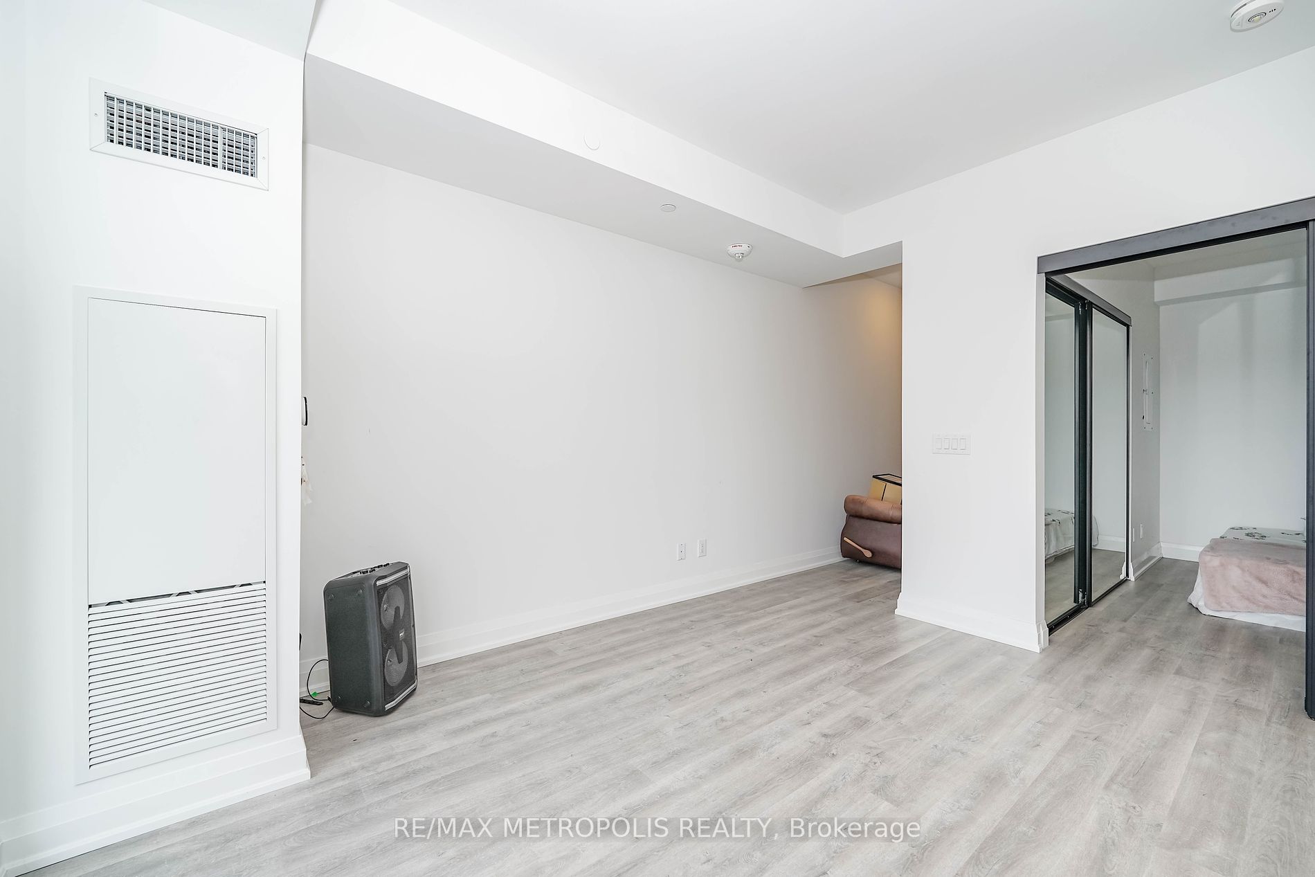 2369 Danforth Ave 6 Property Photo 27
