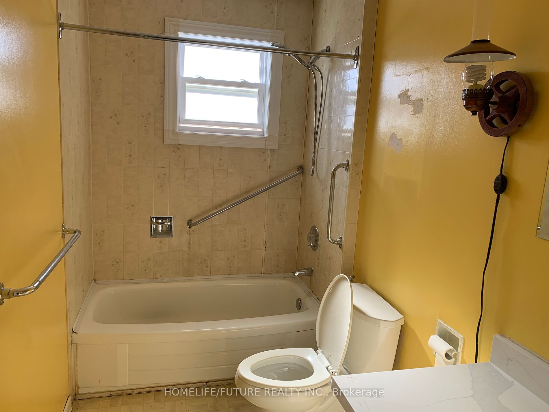 784 Oxford St Property Photo 9