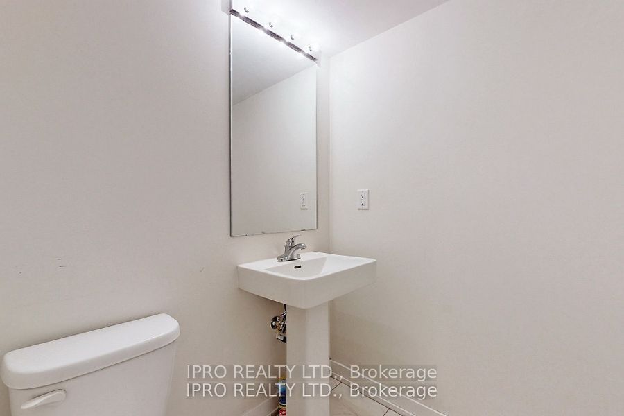 2614 Castlegate Crossing Property Photo 11