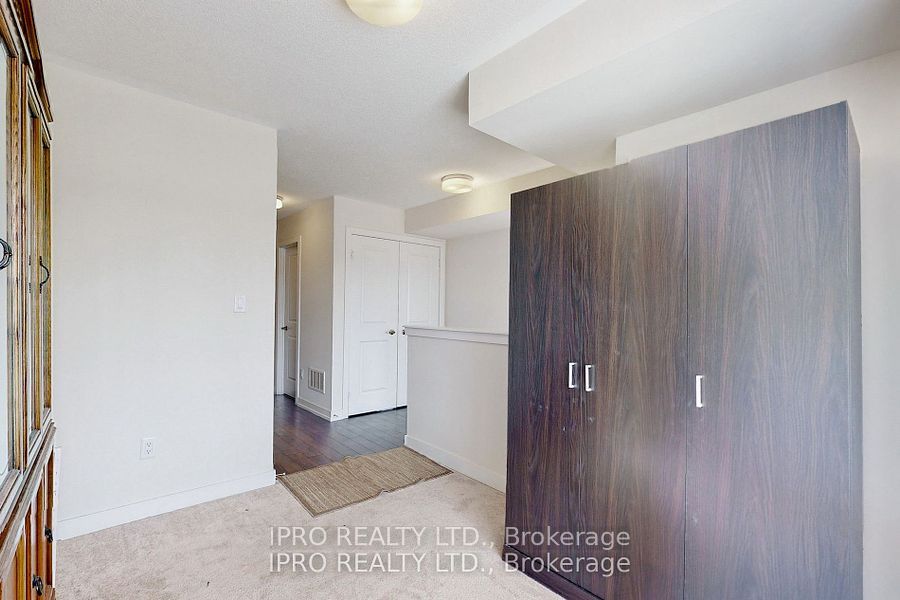 2614 Castlegate Crossing Property Photo 15