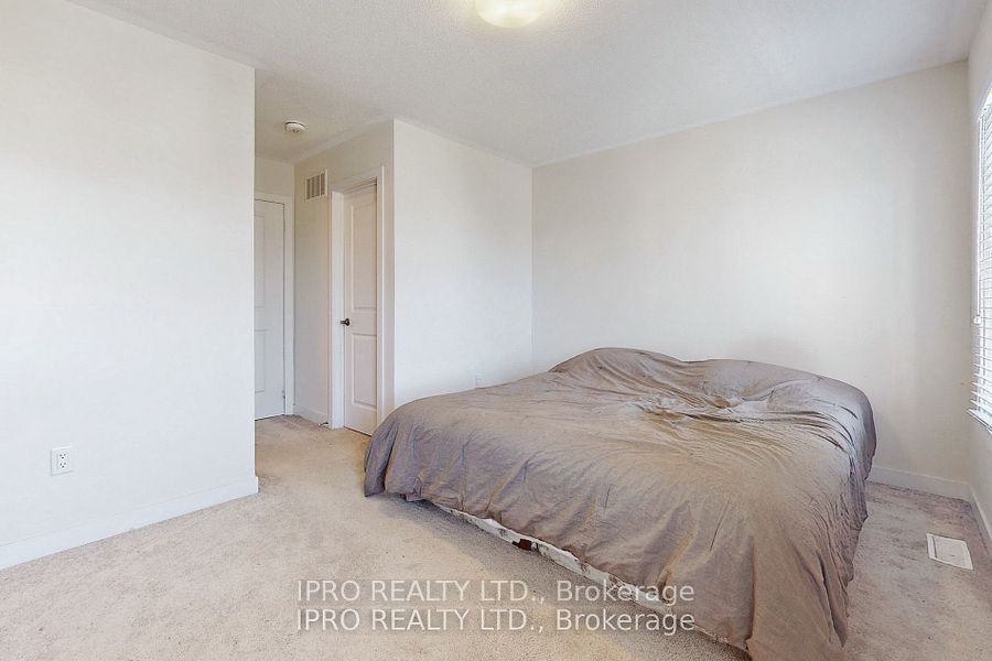 2614 Castlegate Crossing Property Photo 16