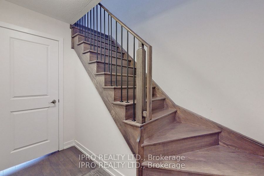 2614 Castlegate Crossing Property Photo 22
