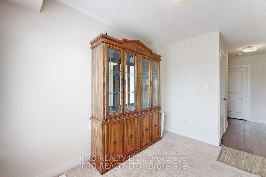 2614 Castlegate Crossing Property Photo 28