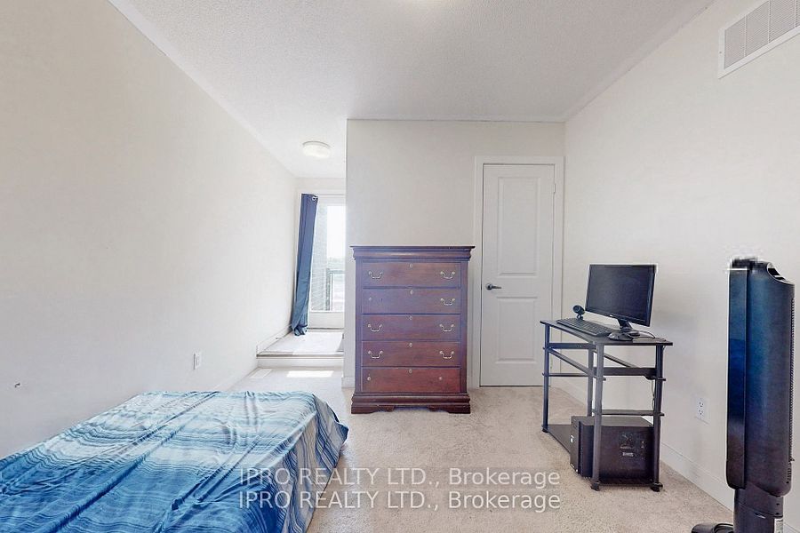 2614 Castlegate Crossing Property Photo 36