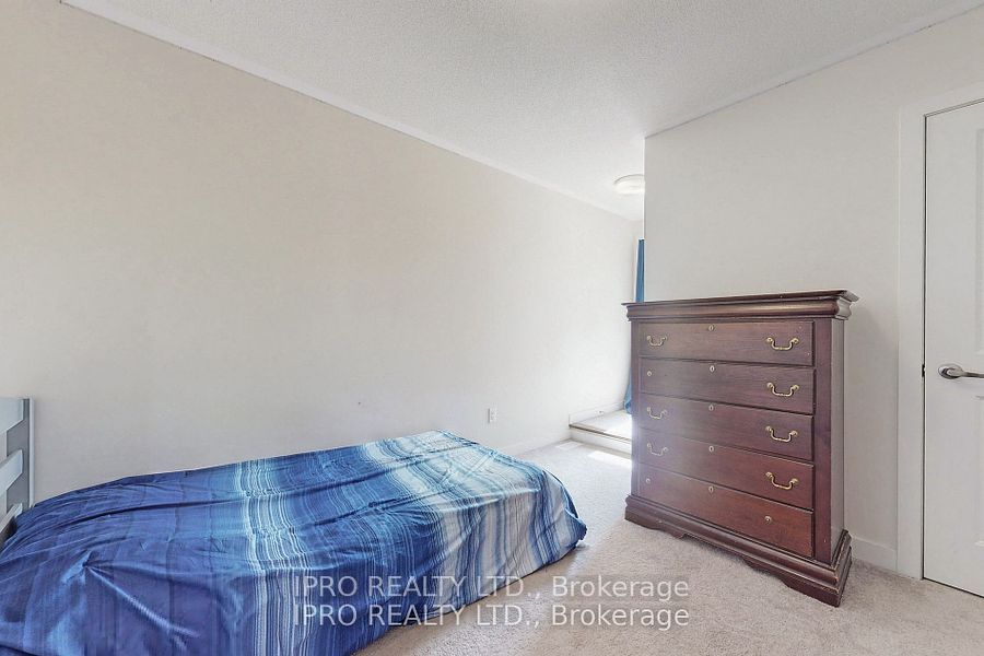 2614 Castlegate Crossing Property Photo 37