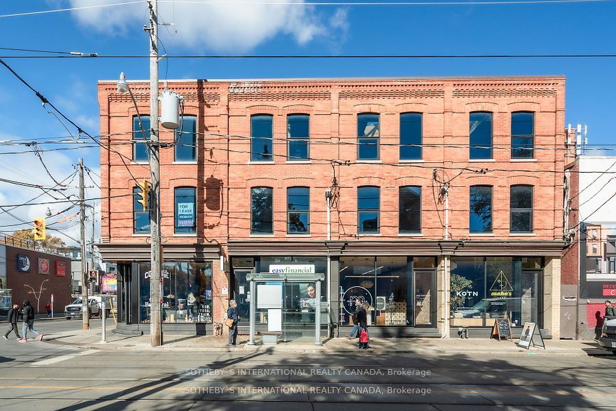 974 Queen St E Property Photo 3