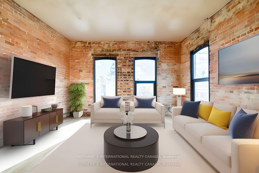 974 Queen St E Property Photo 4