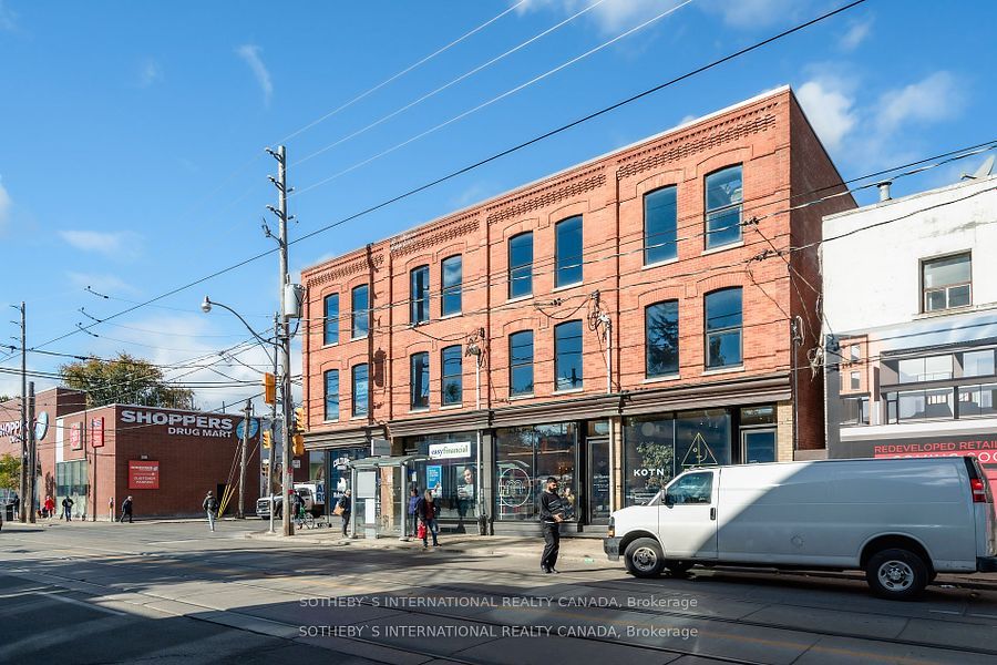 972 Queen St E Property Photo 2