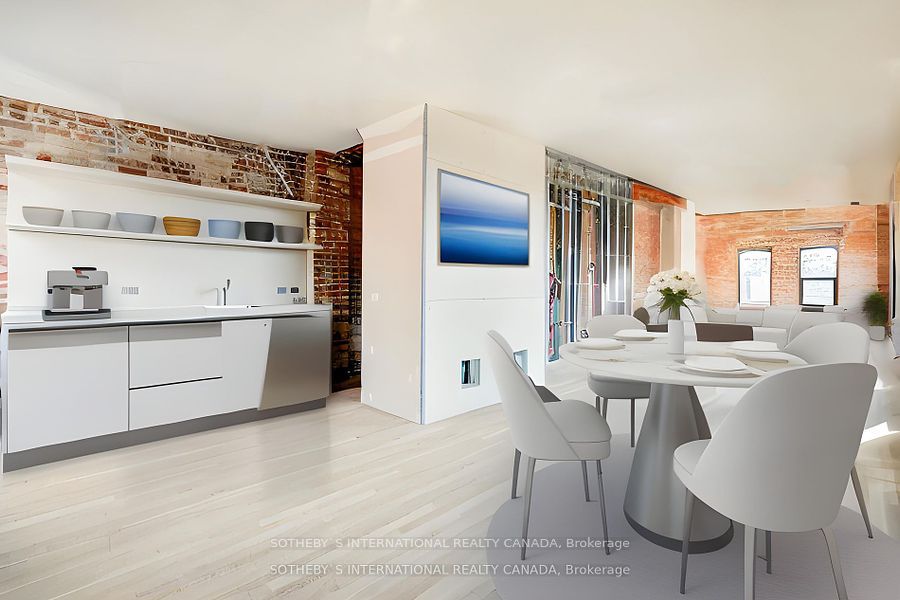 972 Queen St E Property Photo 4