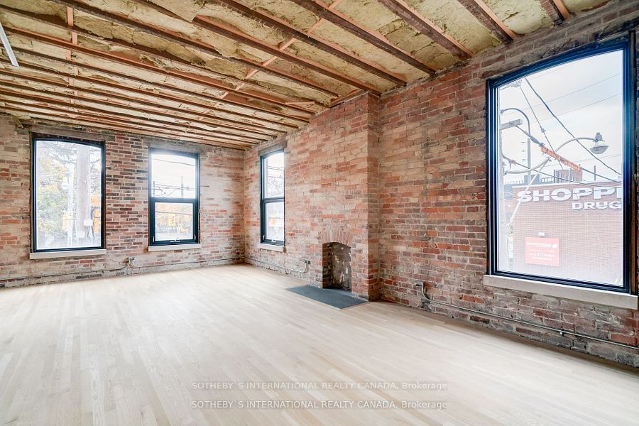 972 Queen St E Property Photo 17