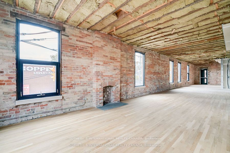 972 Queen St E Property Photo 18