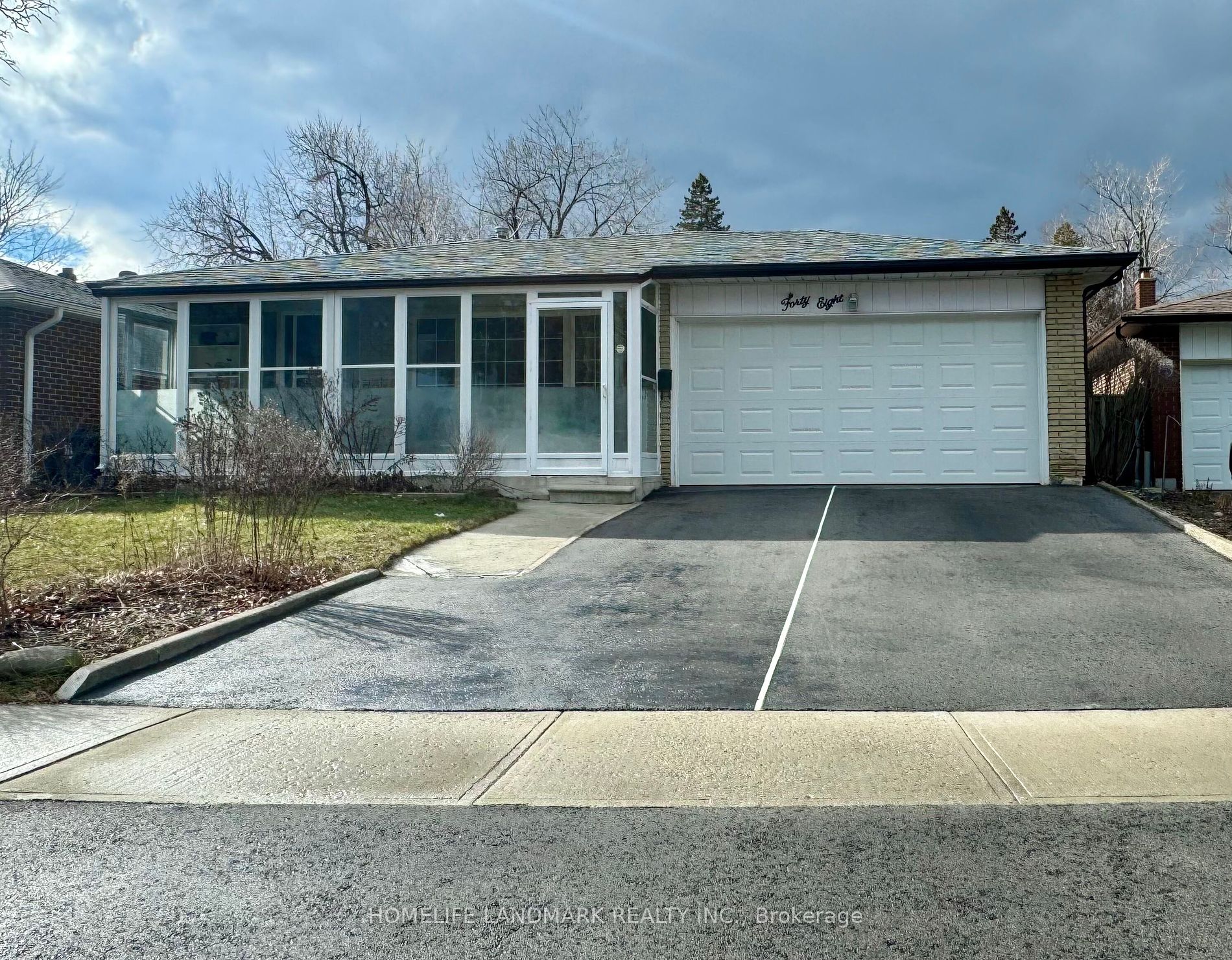 48 Tidworth Sq Property Photo 1