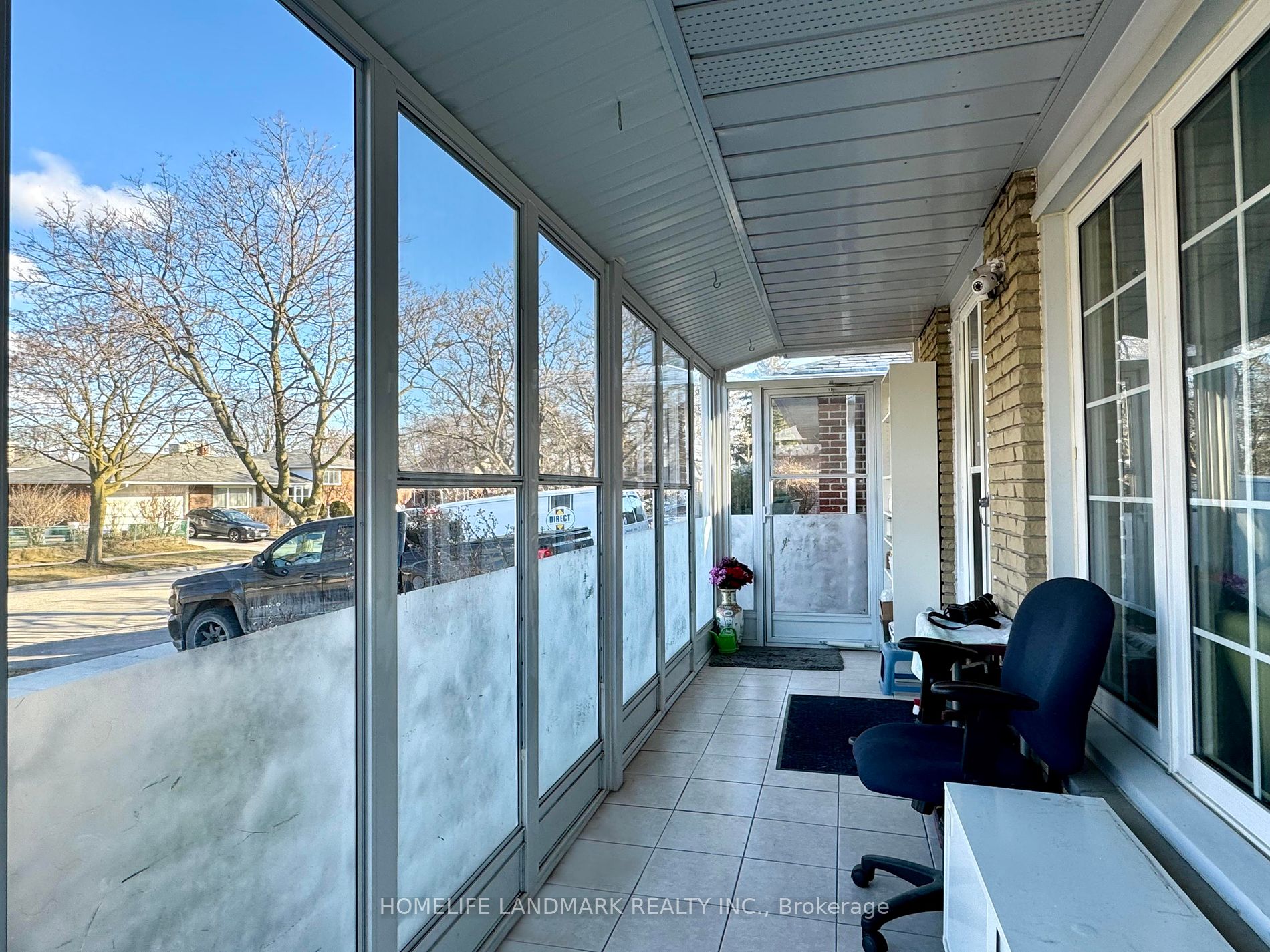 48 Tidworth Sq Property Photo 3