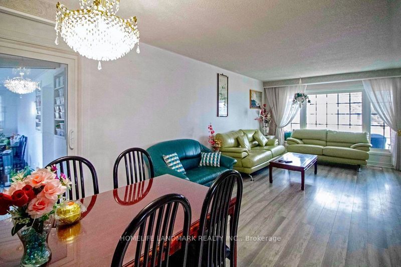 48 Tidworth Sq Property Photo 6