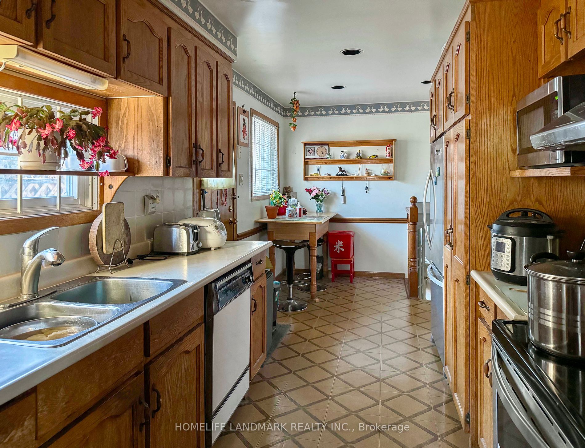 48 Tidworth Sq Property Photo 8