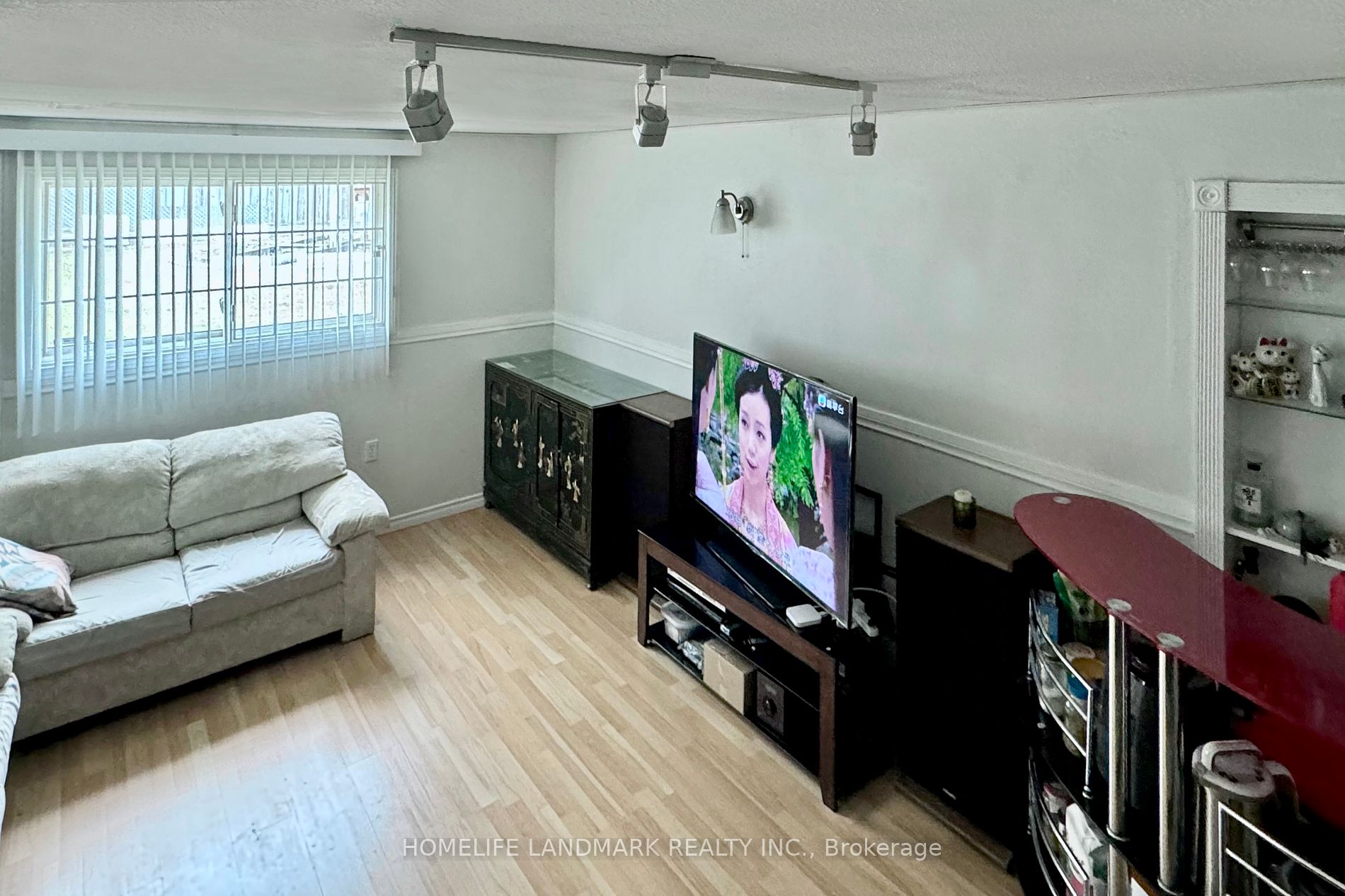 48 Tidworth Sq Property Photo 14