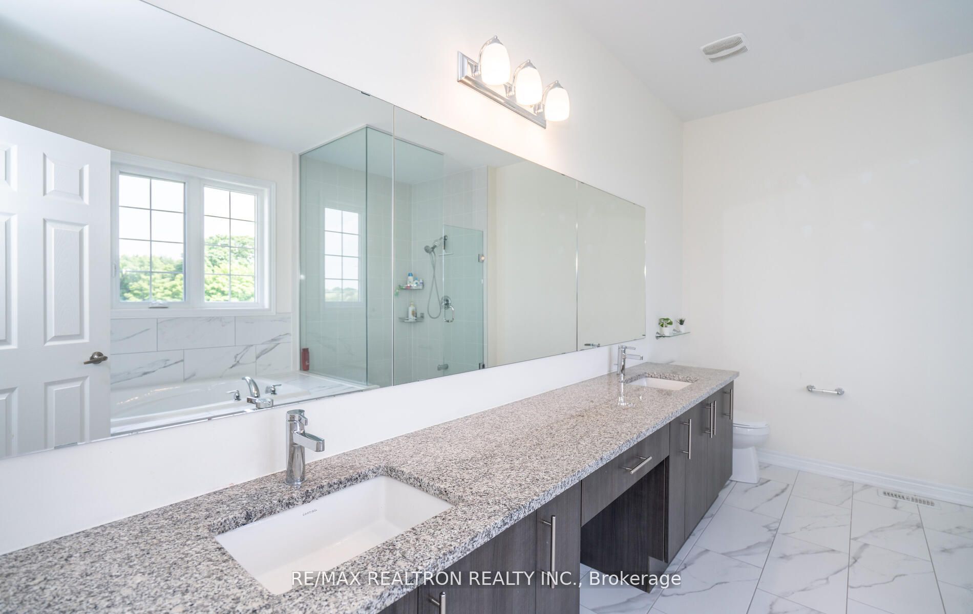 2496 Orchestrate Dr Property Photo 29