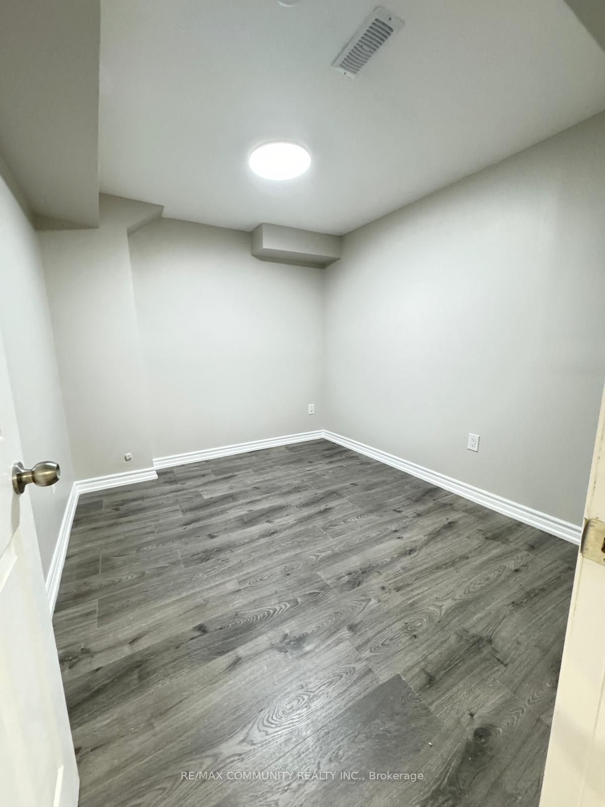 36 Foothill St Property Photo 8