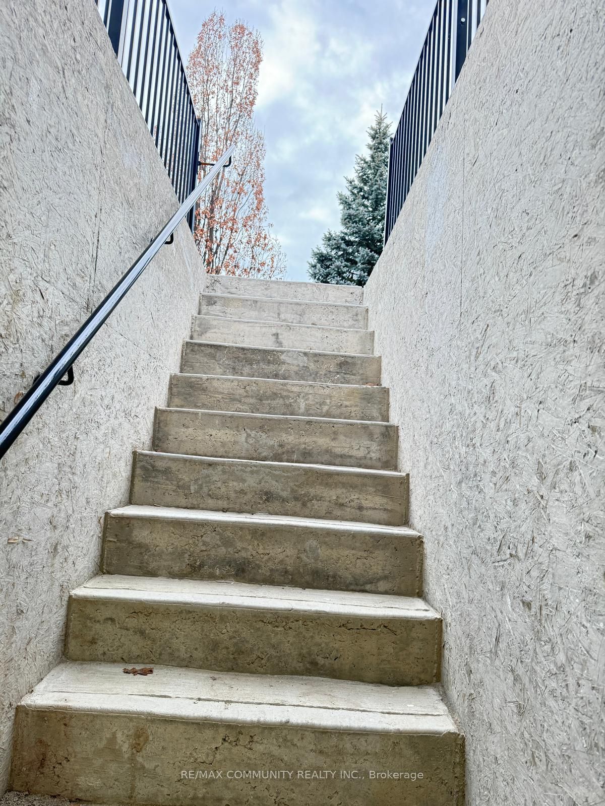 36 Foothill St Property Photo 10